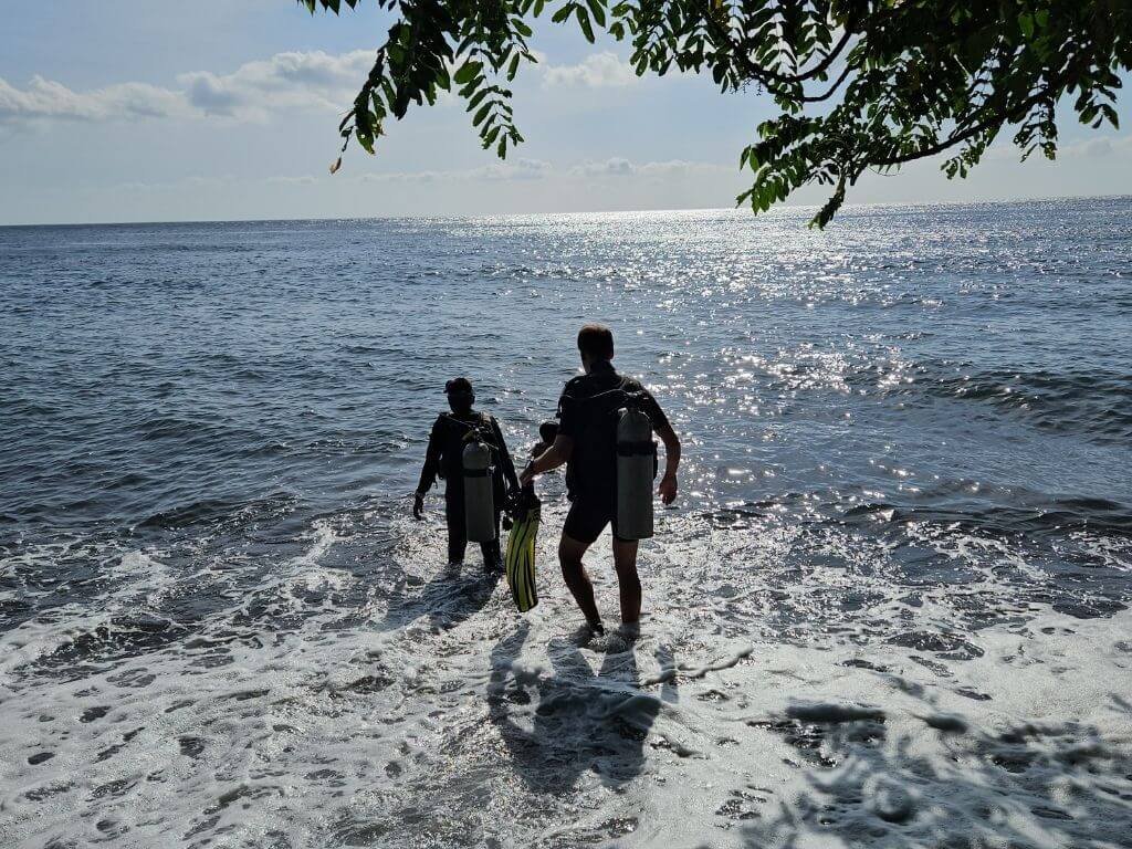 Snorkelen en duiken bij het USAT Liberty wrak in Amed, Bali met kinderen