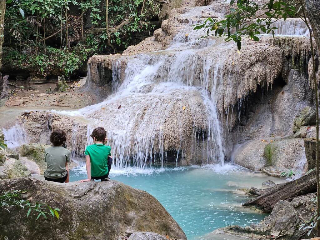 Kanchanaburi met kinderen: Erawan waterval bezoeken