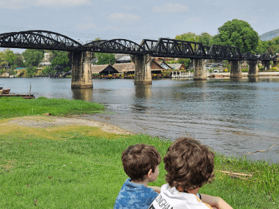 Kanchanaburi met kinderen – iconische brug over de River Kwai