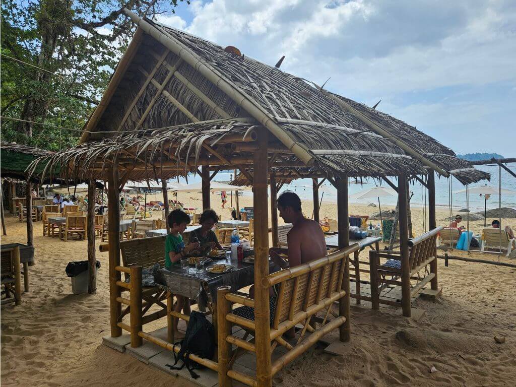 Khao Lak eten op het strand Khao Lak relaxen in een van de vele restaurants op het strand