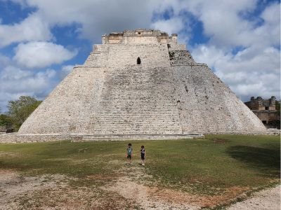 Mexico met kinderen – kinderen voor de tempels van Uxmal