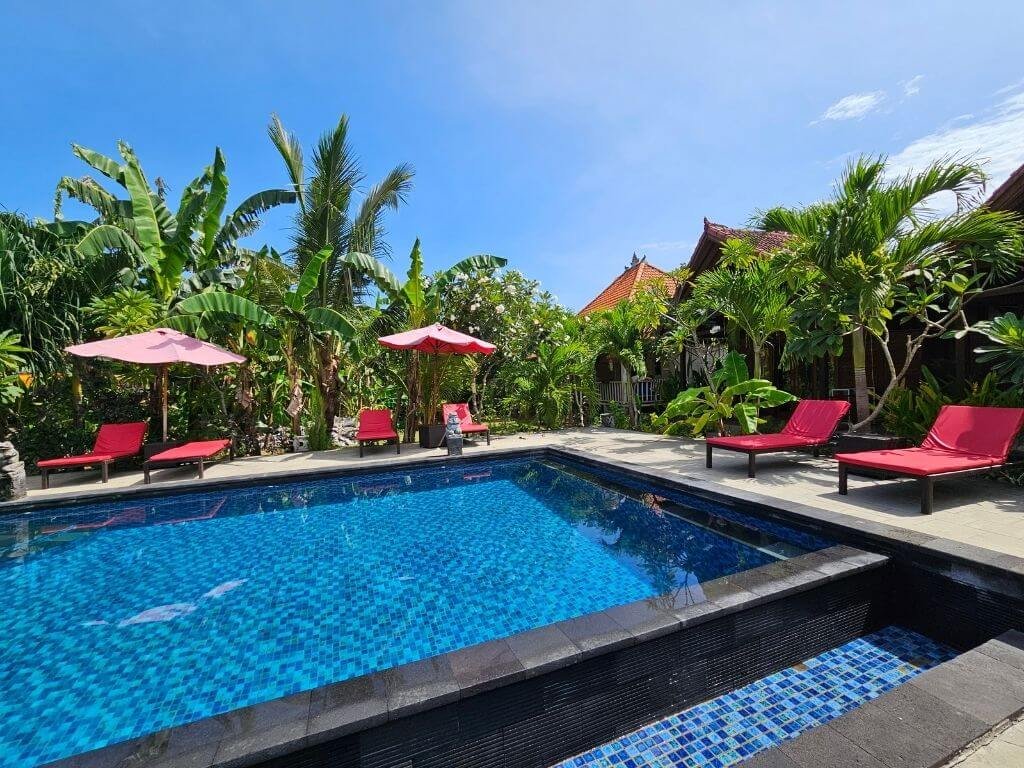 Zwembad bij Naradas Mushroom Beach op Nusa Lembongan – Nusa Lembongan met kinderen