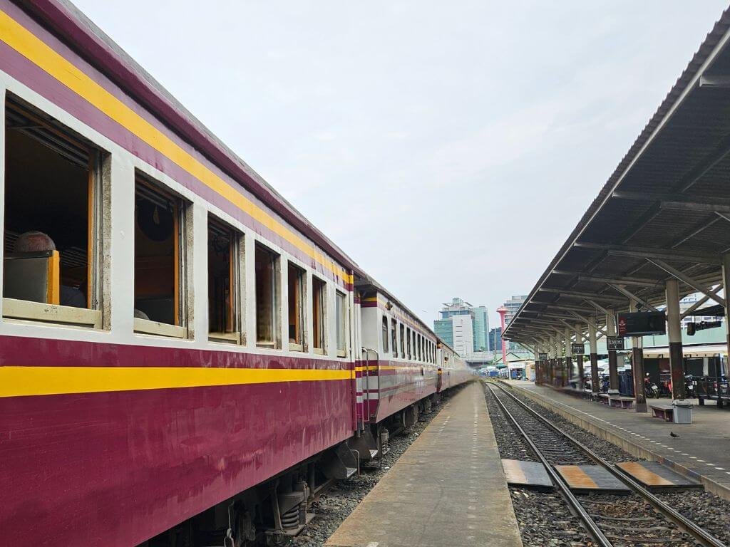 Verre reizen met kinderen: reizen met de trein vanuit Bangkok naar Chiang Mai