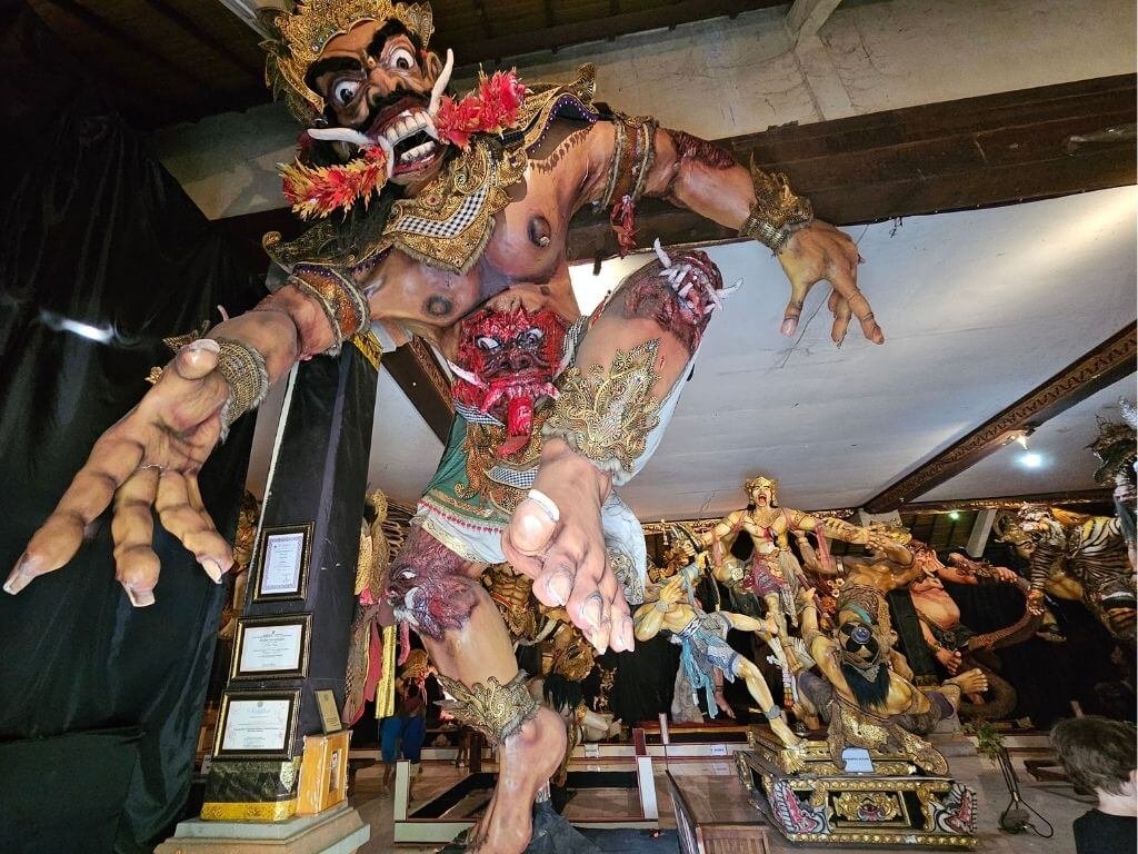 Ubud met kinderen – indrukwekkende poppen in het Ogoh-Ogoh museum vol Balinese tradities