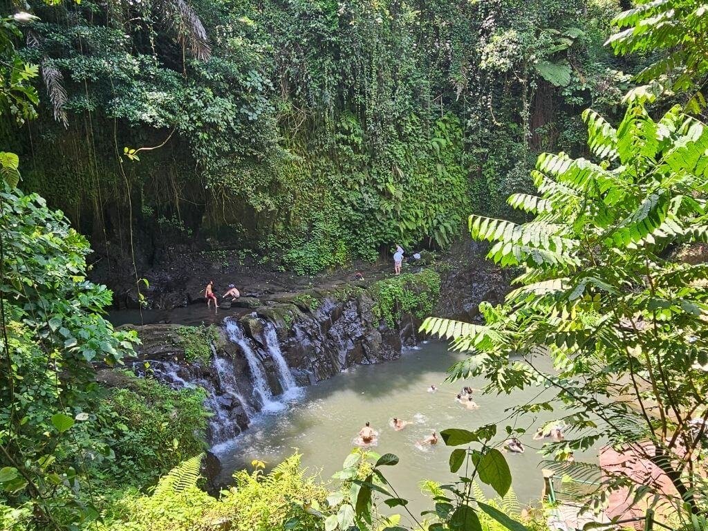 Ubud met kinderen – afkoelen bij de rustige Taman Sari waterval en natuurlijke pool